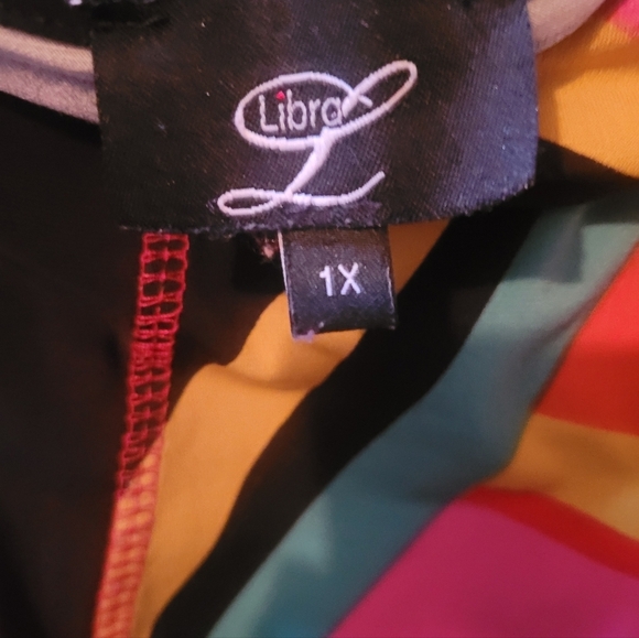 Libra Multi Colored Abstract Print Cropped Sleeve Top 1X - Picture 7 of 7